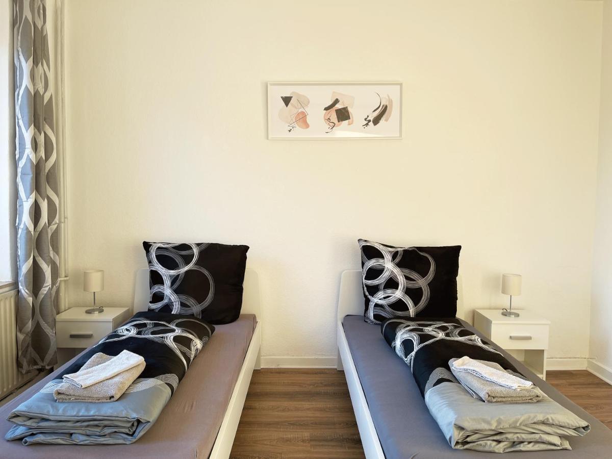 For Fitters I Schuetzenstr 4-12 *