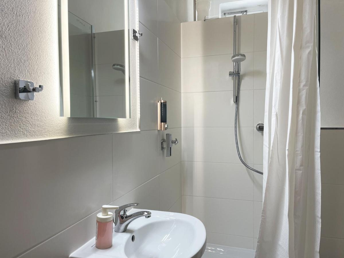 Apartment For Fitters I Schuetzenstr 4-12 *